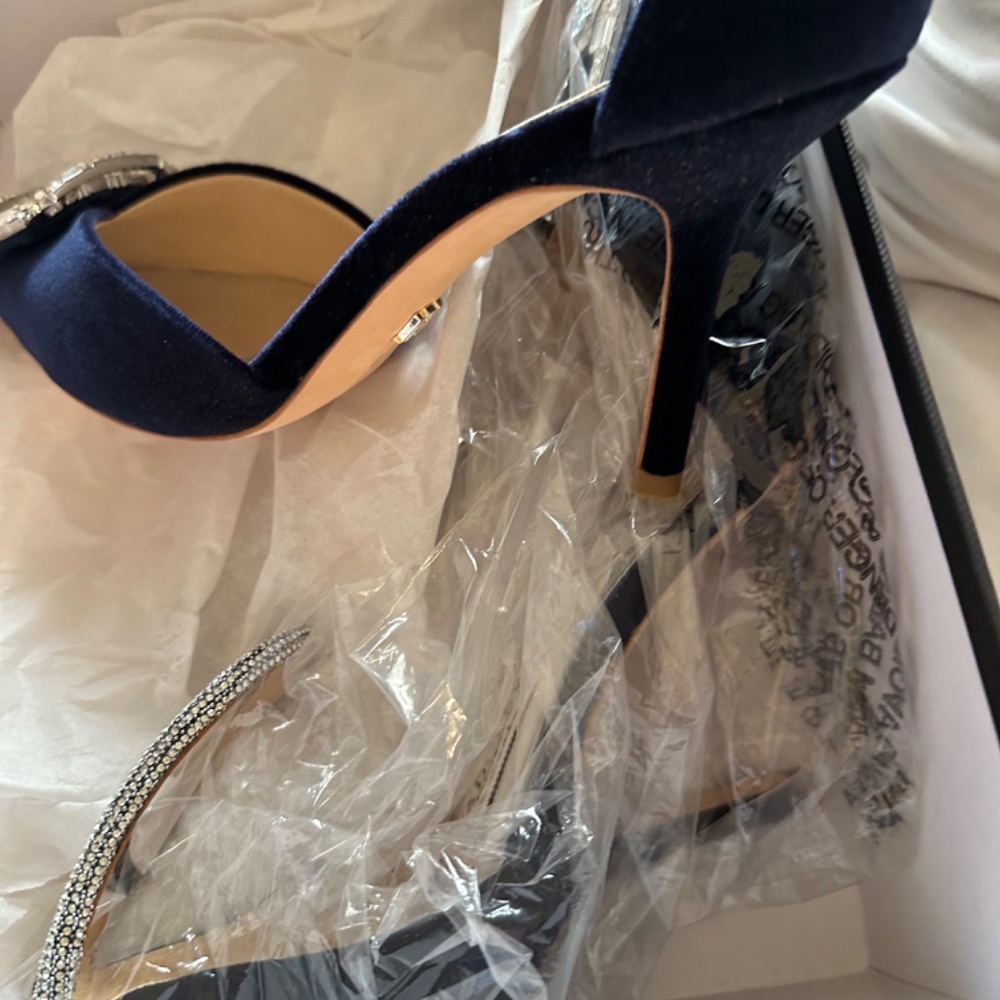 Shoes - Picture 3 of 4